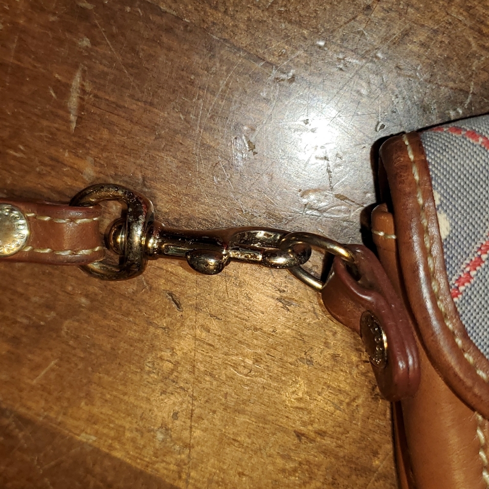 Dooney and bourke leather trim wristlet. - Picture 3 of 5
